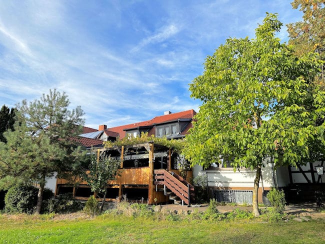 Gastronomie-Objekt Hof Weidelbach Ansicht Südseite/ Terrasse