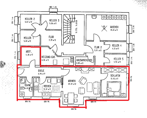 Das Bild zeigt einen Grundriss einer Hauses, wobei ein spezifischer Bereich rot umrandet ist. Im Detail zeigt das Bild einen schematischen Grundriss einer Wohnung. Der rot umrandete Bereich umfasst mehrere Räume: "ABST." (Abstellraum), "DIELE", "DU/WC" (Dusche/WC), "KOCHEN" (Küche), "WOHNEN" (Wohnzimmer) und "SCHLAFEN" (Schlafzimmer). Die Beschriftungen geben die Funktion der Räume an. Zahlenangaben wie "6.28 m^2" geben wahrscheinlich die Größe der jeweiligen Räume an. Der Grundriss ist technisch und funktional gehalten, ohne dekorative Elemente oder Hinweise auf eine bestimmte Atmosphäre.