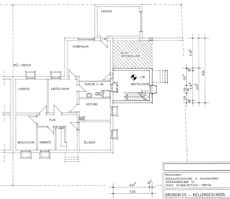 Der Grundriss zeigt den Keller eines Hauses mit Räumen wie Garage, Hobbyraum, Abstellraum, Heizung, Waschküche und Öllager. Der hintere Teil des Kellers ist nicht unterkellert.