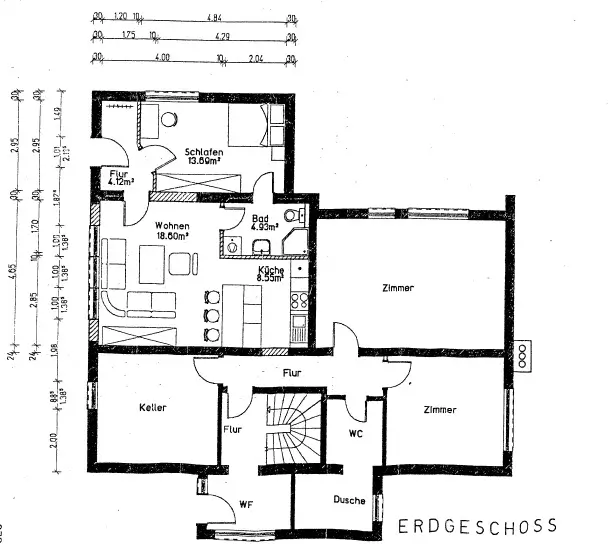Das Bild zeigt den Grundriss eines Erdgeschosses mit Räumen und Größen mit m²-Angaben, die als Windfang, Zimmer, Keller, Schlafen, Wohnen, Küche und Bad/WC bezeichnet sind. Teilweise sind Maßketten vorhanden.